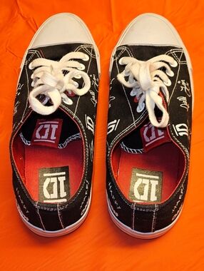 One Direction "1D" Signatures Low Tops Black Canvas Sneakers sz9 E.U.C.